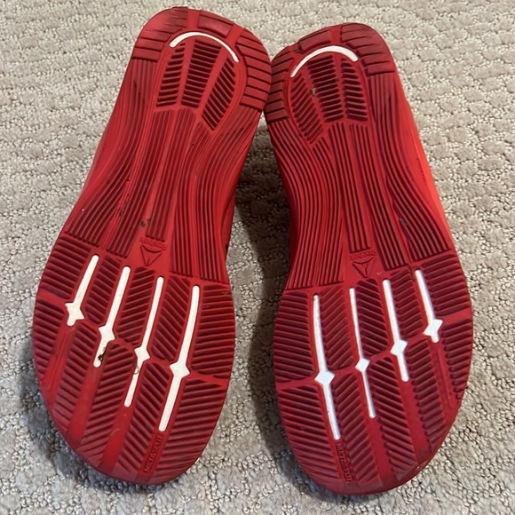 Like new. Reebok CrossFit shoe. Red size 7 - Picture 4 of 4